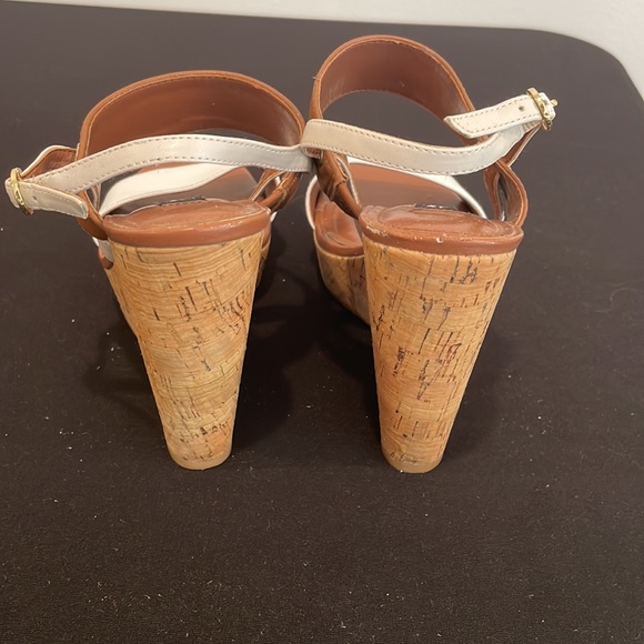 White House Black Market Brown/White Sadie Sandals size 6M - Picture 4 of 5